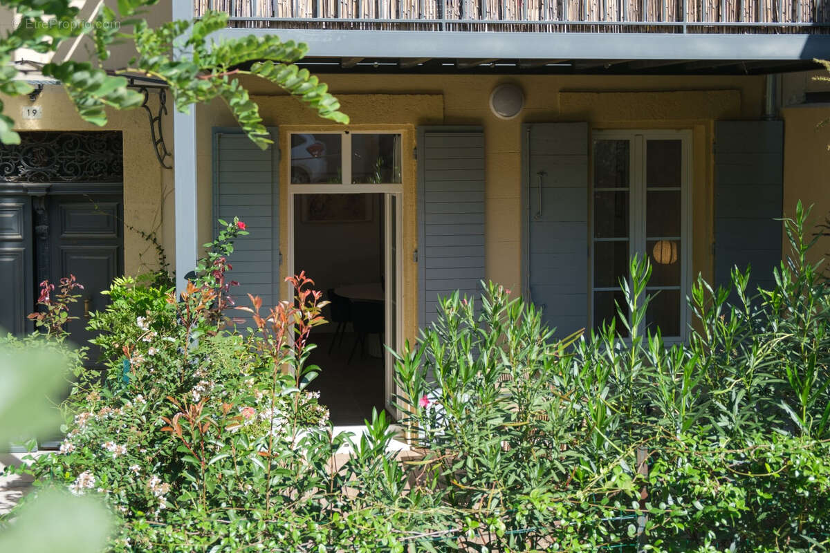 Appartement à LA ROQUE-D&#039;ANTHERON