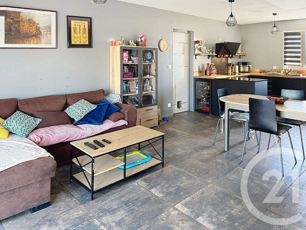 Maison 81 m² à Saint-Saturnin  - photo 10