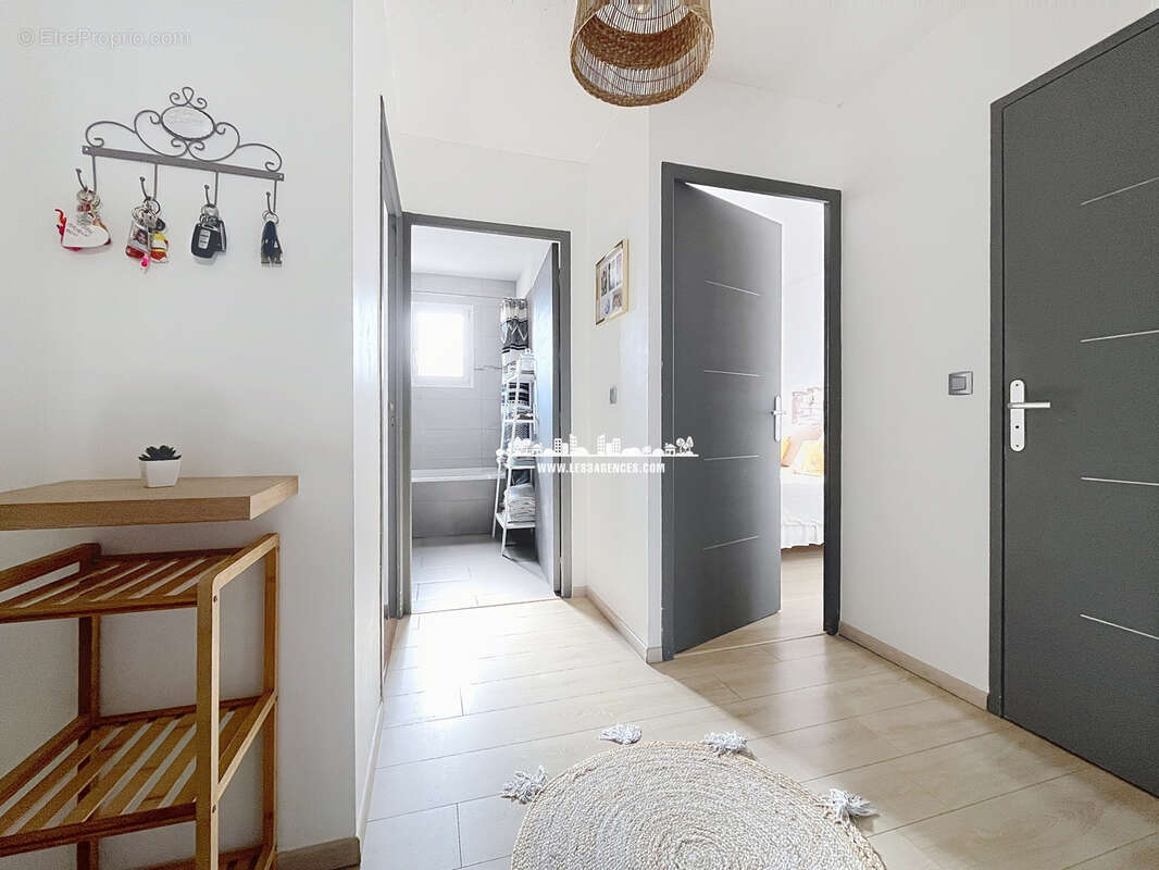 Appartement à LA MOLE