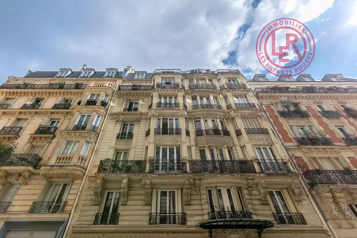 Commerce à PARIS-9E