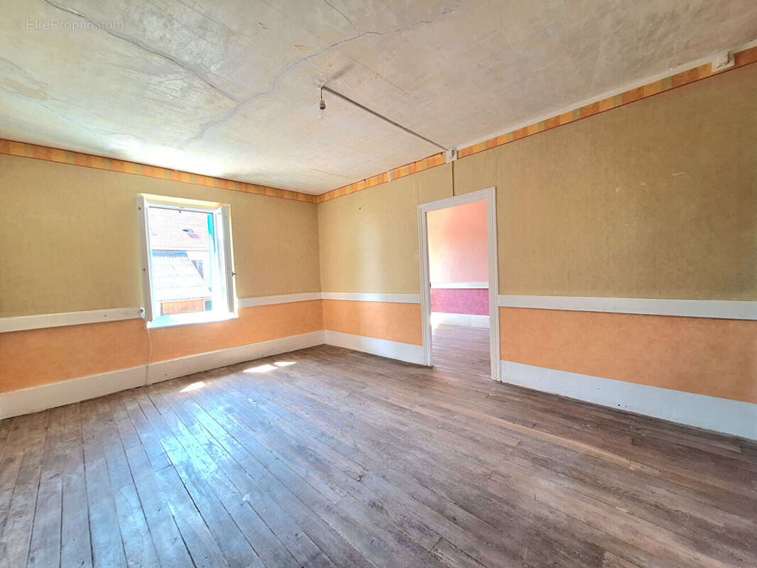 A vendre Grande maison à fort potentiel à Doyet - photo 10
