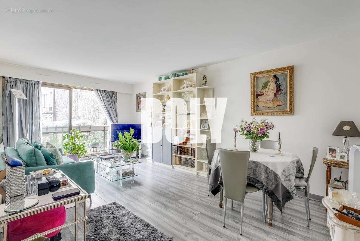 Appartement à PARIS-16E
