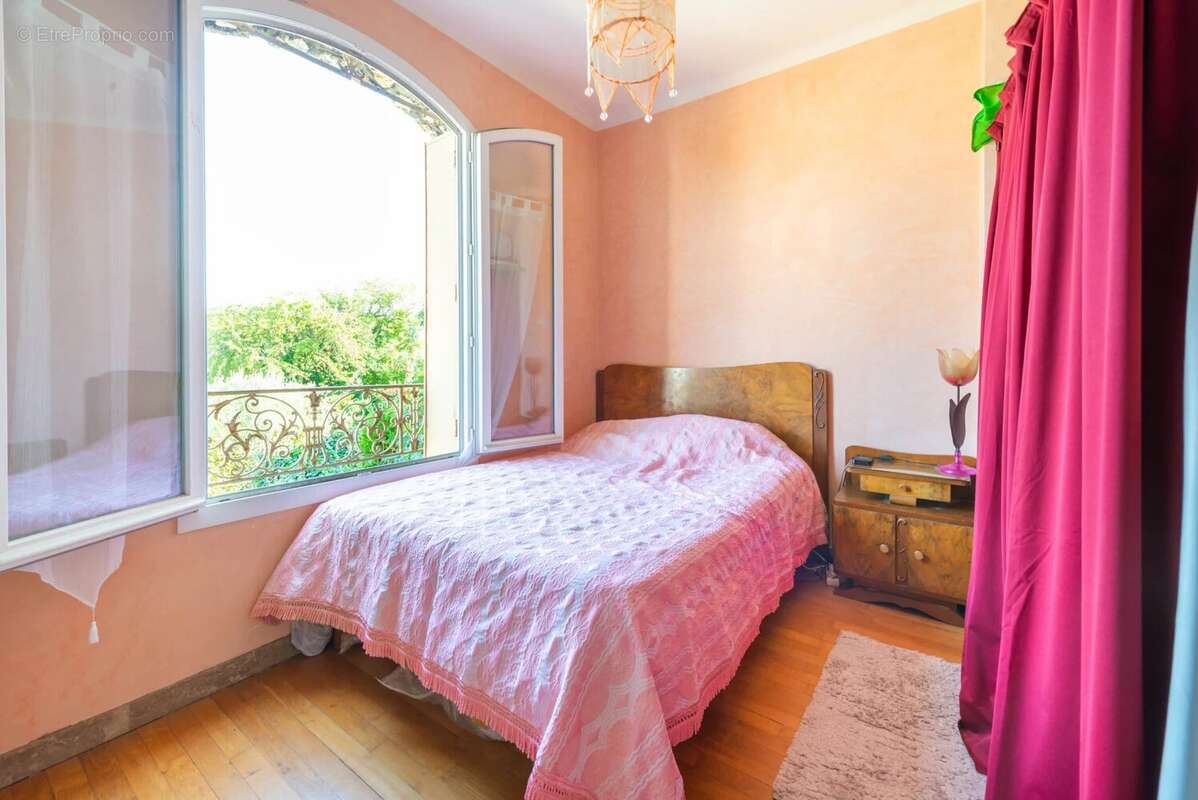 Maison à ISSY-LES-MOULINEAUX