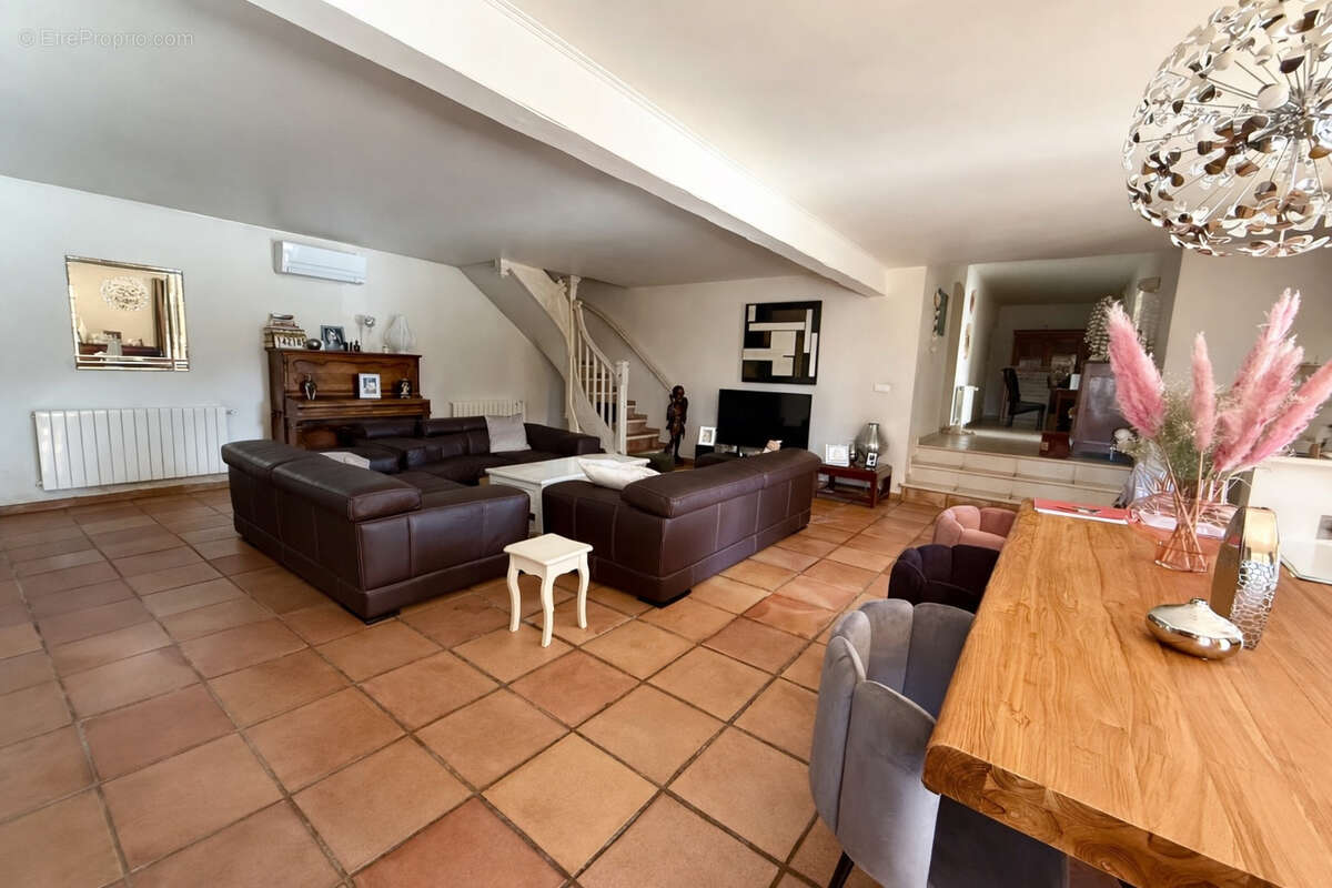 Maison à SUZE-LA-ROUSSE