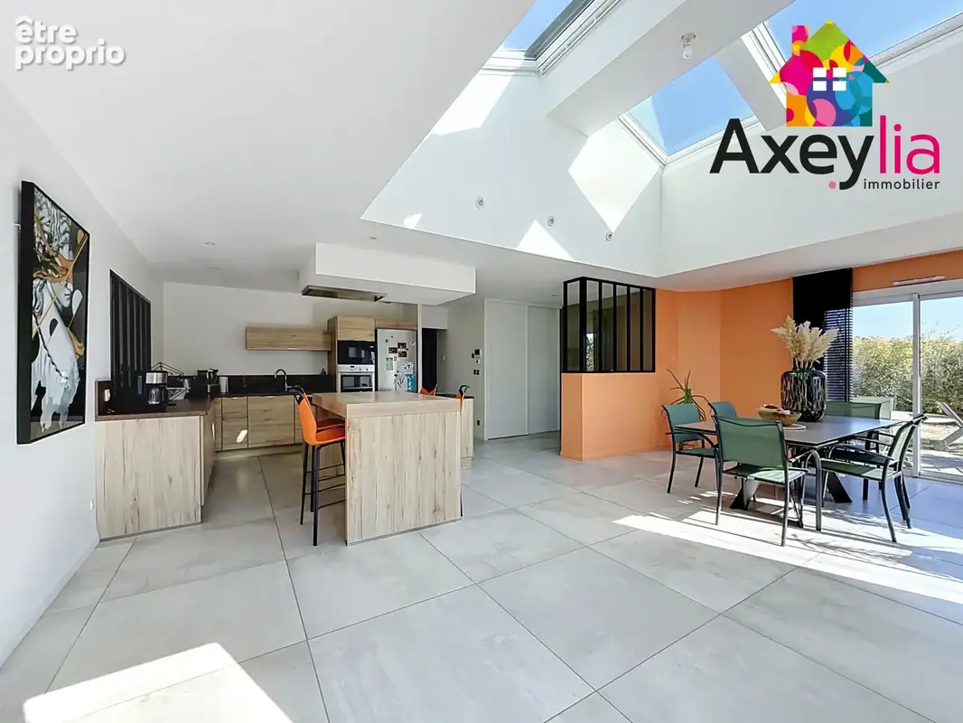 A vendre - secteur feurs - maison familiale 5 chambres avec garage, carport et terrain - photo 8