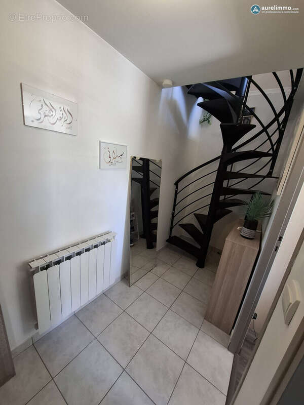 couloir - Maison à NERIS-LES-BAINS