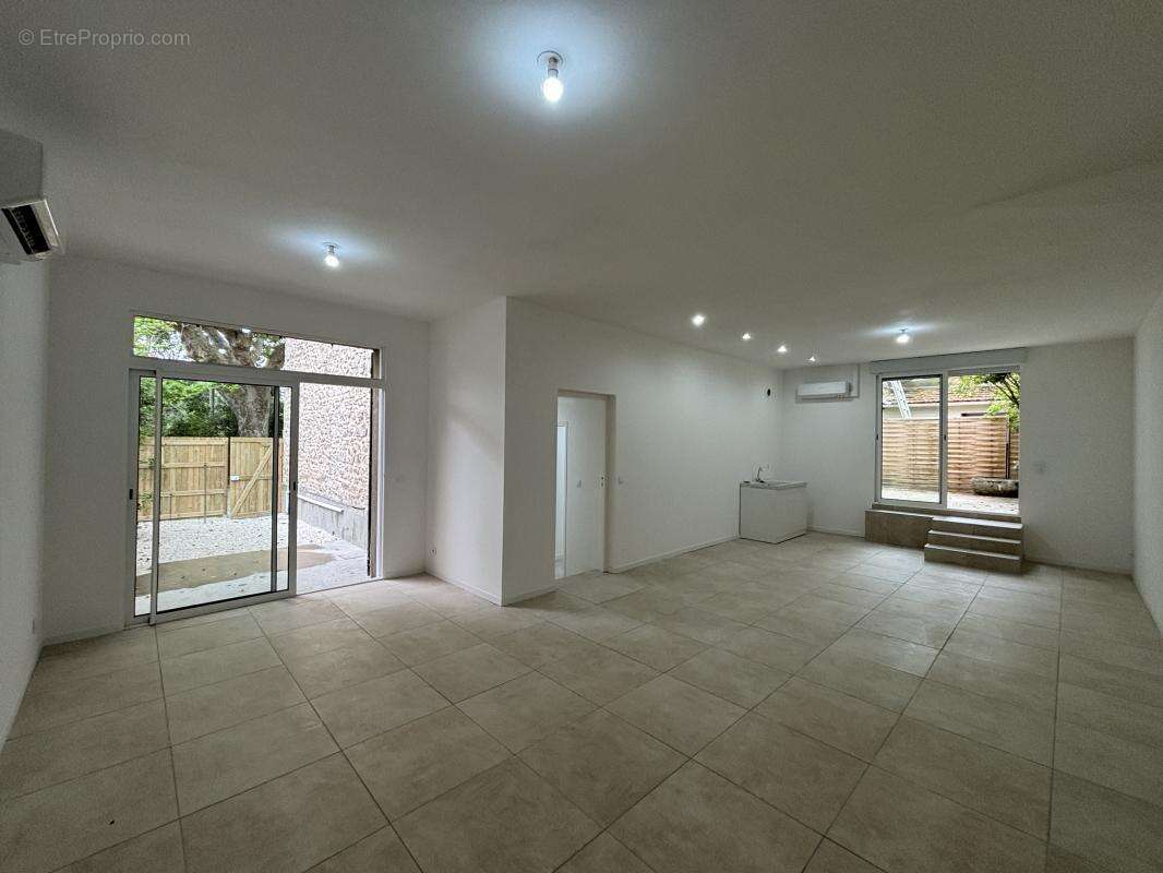 Appartement à CAUMONT-SUR-DURANCE