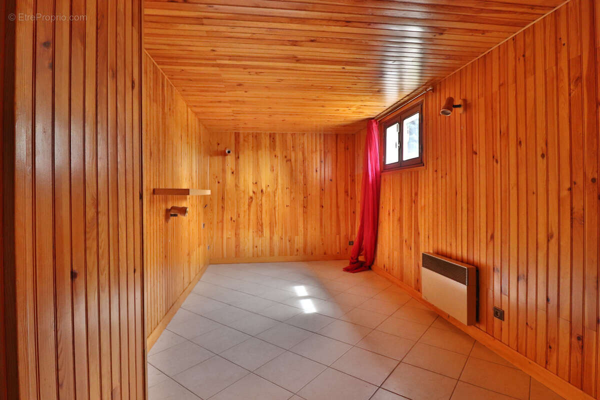 Maison à LA TOUR-DE-SALVAGNY