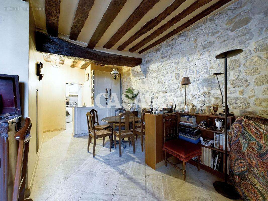 Appartement à PARIS-3E