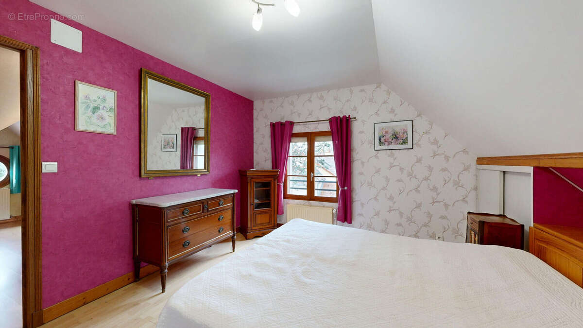 Maison à NEUILLY-LE-REAL