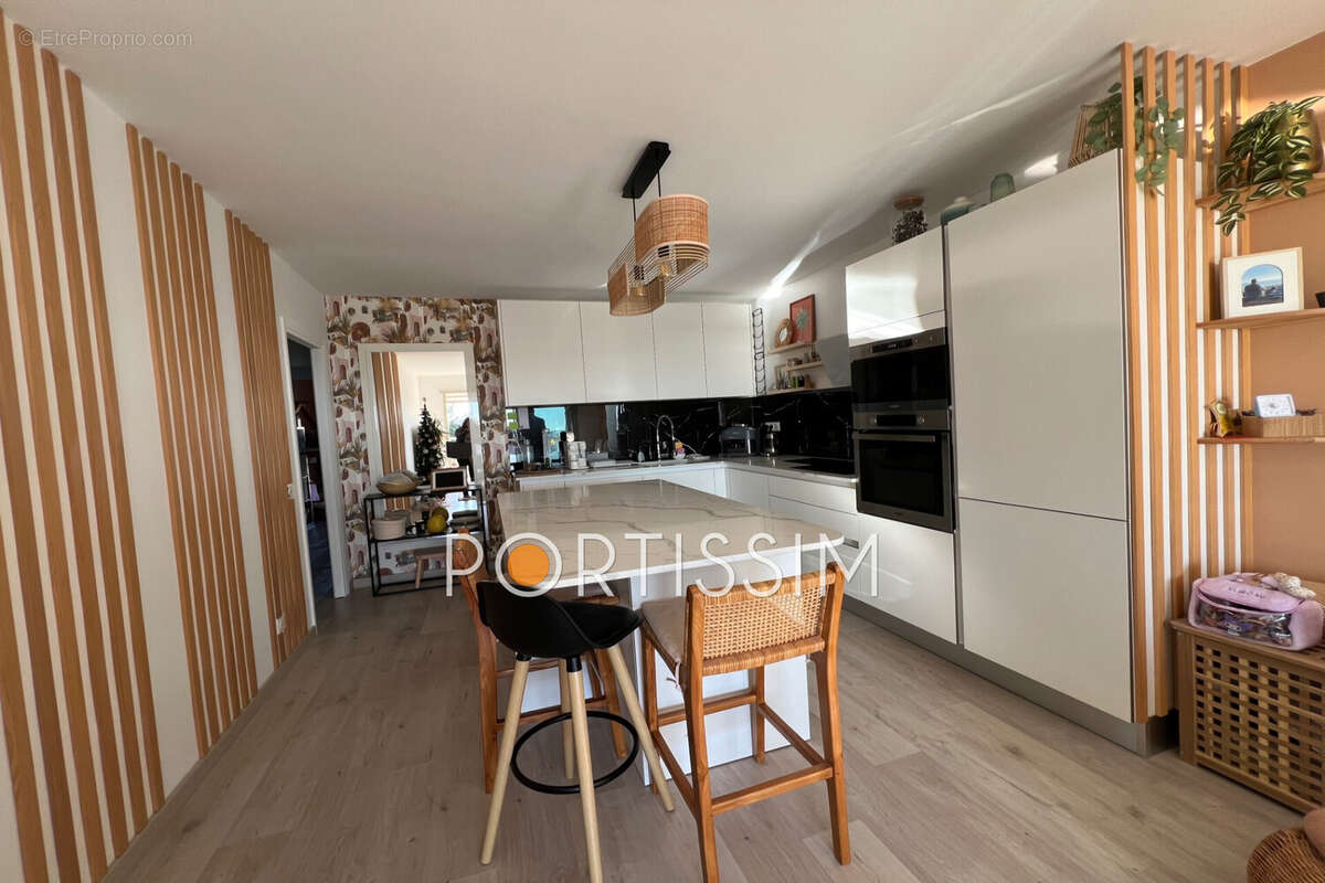 Appartement à SAINT-LAURENT-DU-VAR