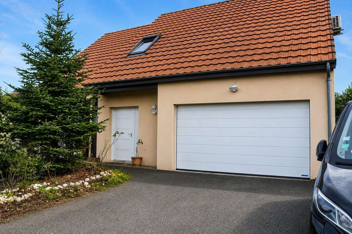 Maison à PERIGNAT-LES-SARLIEVE
