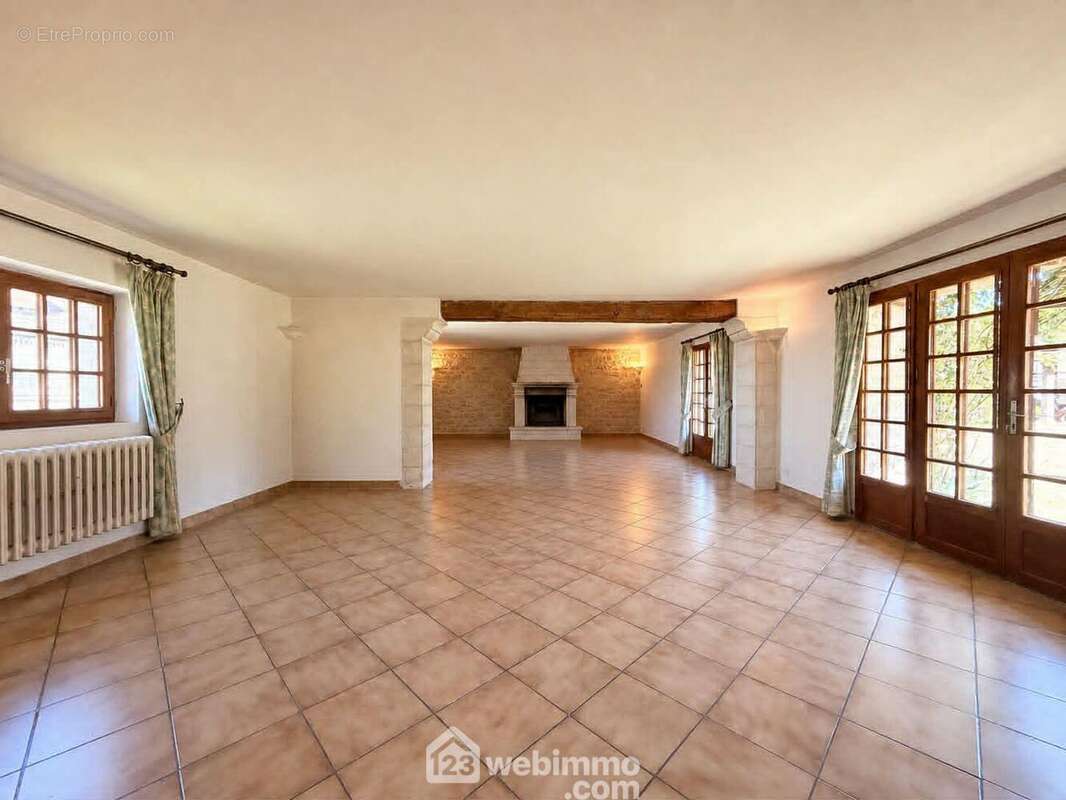 Une belle pièce de vie de 81 m² comprenant ... - Maison à LAVAL-EN-LAONNOIS