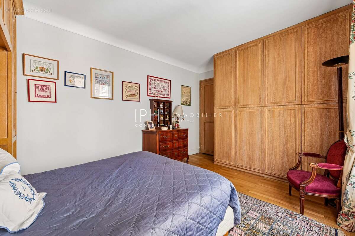 Appartement à NEUILLY-SUR-SEINE