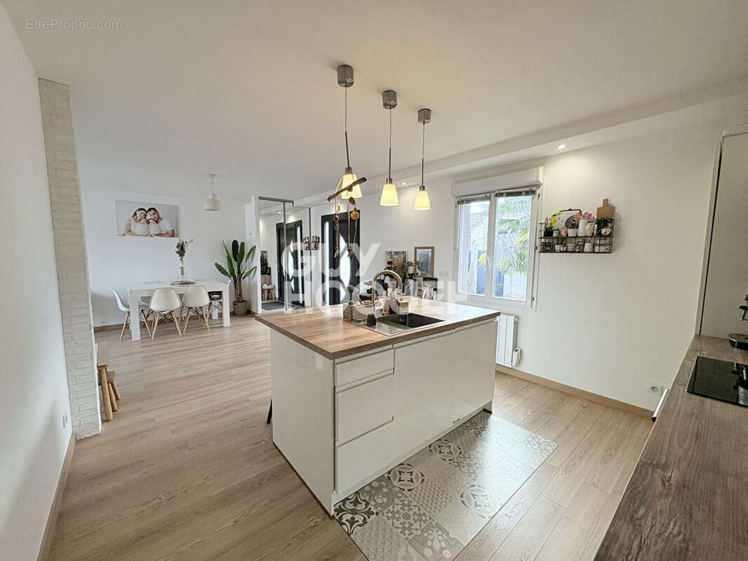 Maison à VILLENAVE-D&#039;ORNON