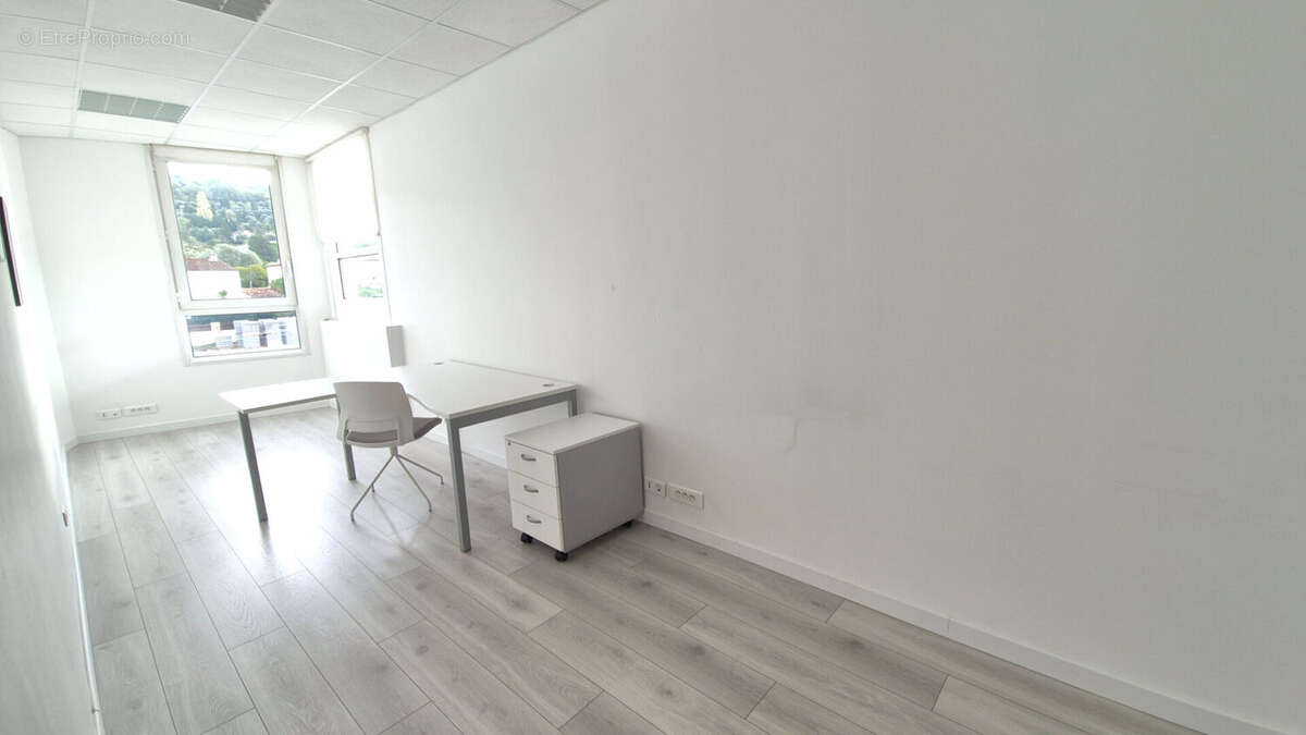 Commerce à MOUANS-SARTOUX