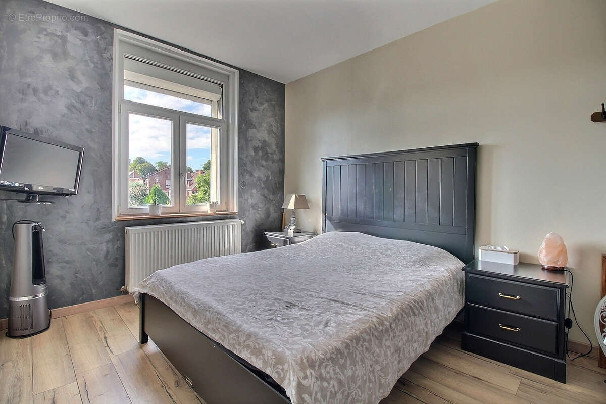 Maison semi-individuelle avec jardin, terrasse et passage latéral   4 chambres - photo 17