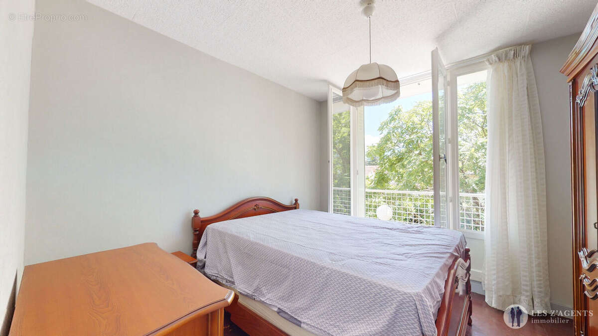 Appartement à SAINT-MARTIN-D'HERES