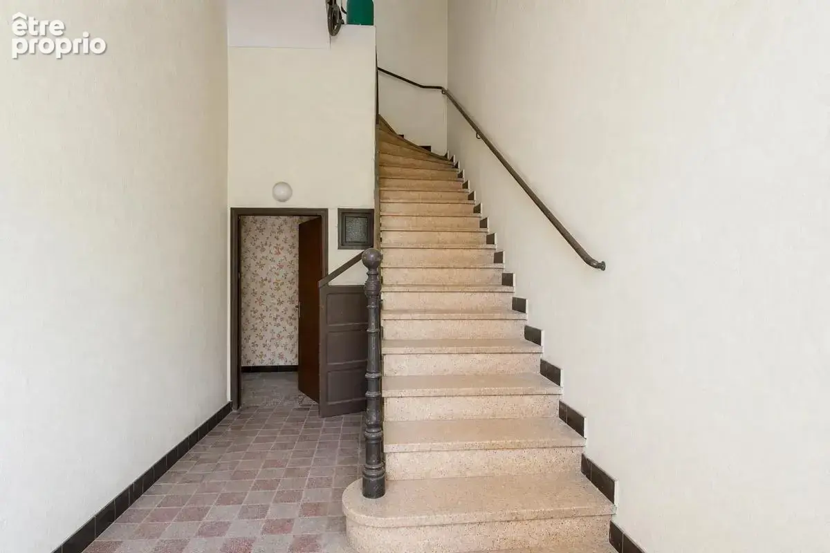 Immeuble de 9 pièces de 250 m² à Bessèges - photo 21