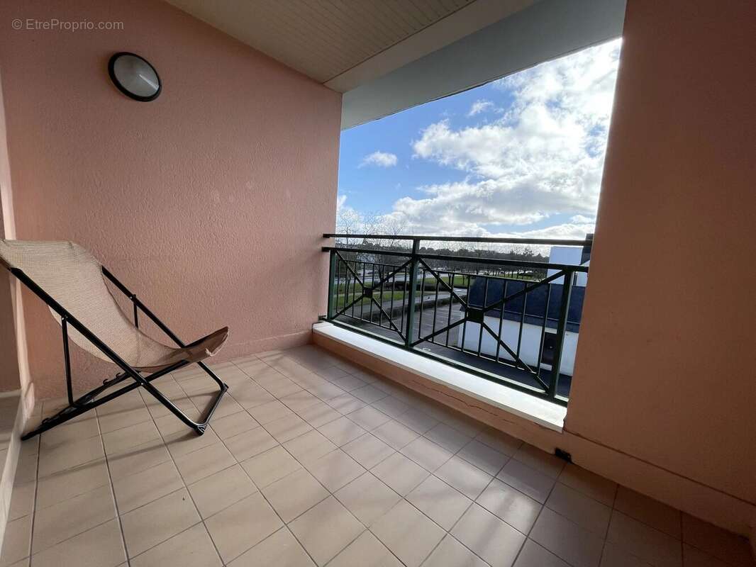 T3 87 m² + 2 balcons 5 et 6 m² + 2 Parkings privés + cave – 2ème – Vannes ouest - Pieces de vie 42 m² - photo 3