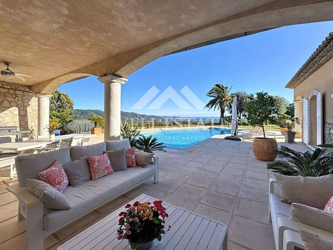 Maison à LES ADRETS-DE-L&#039;ESTEREL