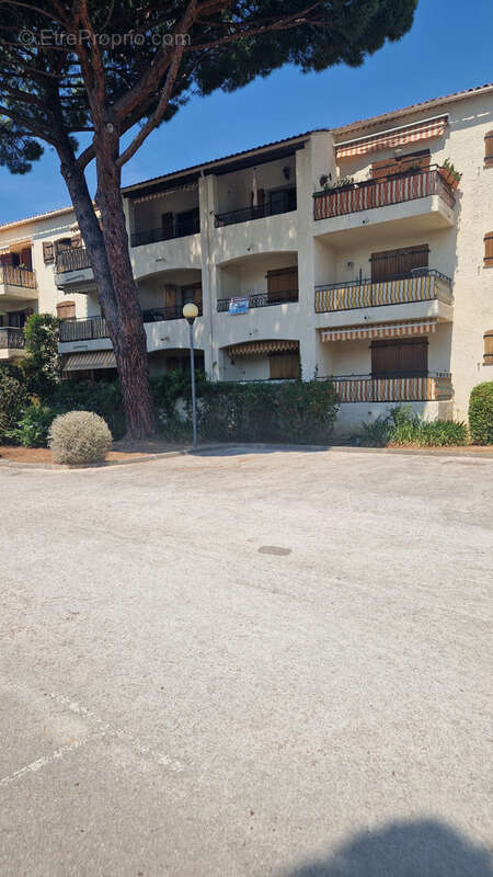 Appartement à SAINT-CYR-SUR-MER