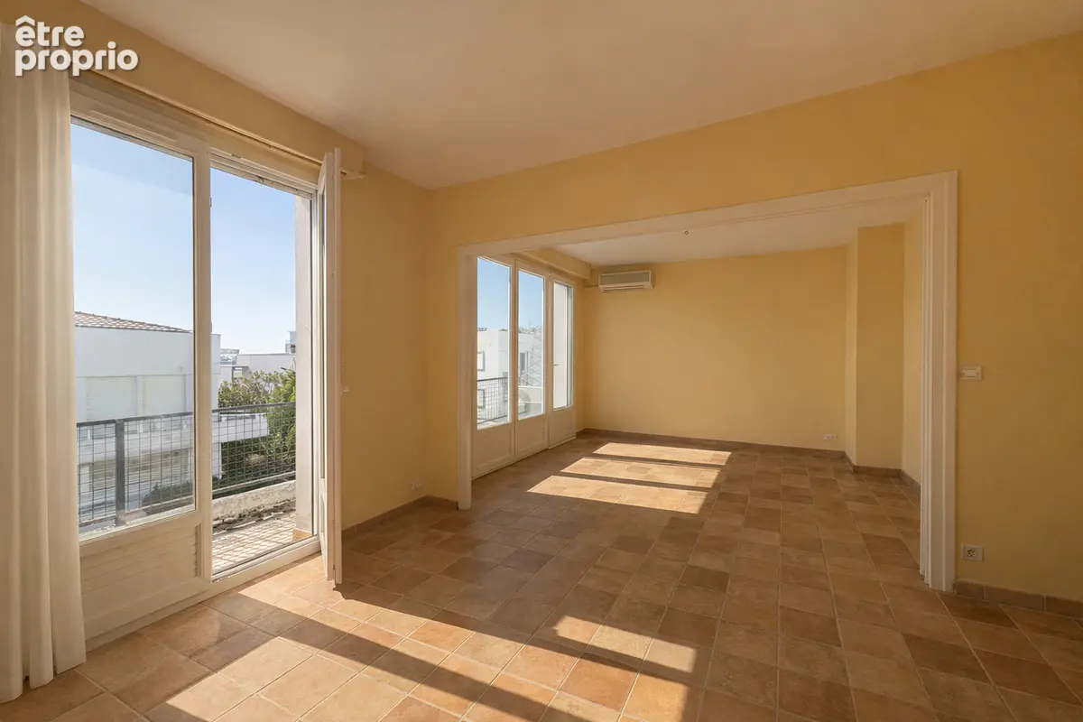 Royan Appartement à rafraîchir, dernier étage avec balcon et pièce annexe - photo 2