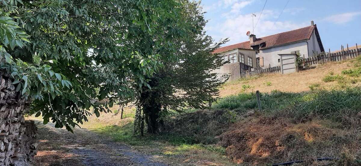 Fermette a rénover avec ses dépendances, sur 2,7 ha de terrain dans cadre bucolique - photo 24