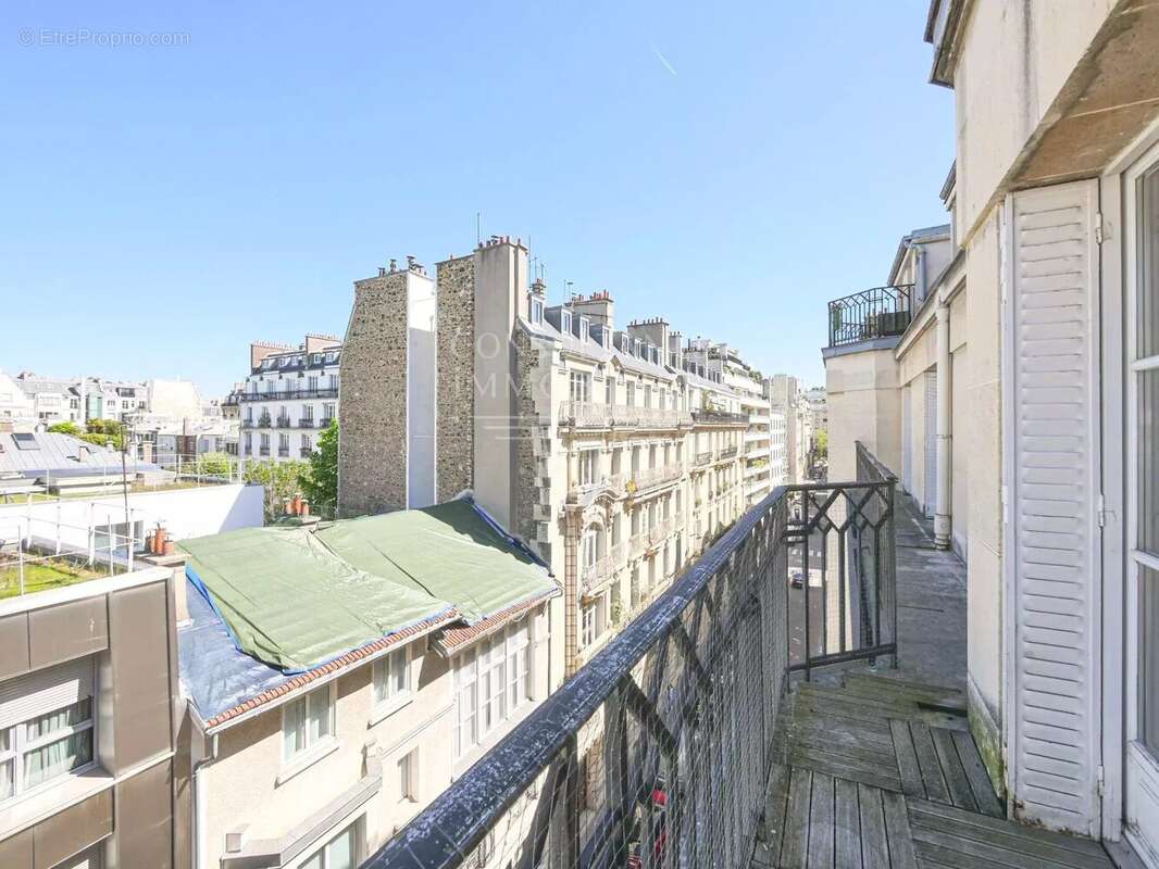 Appartement à PARIS-16E
