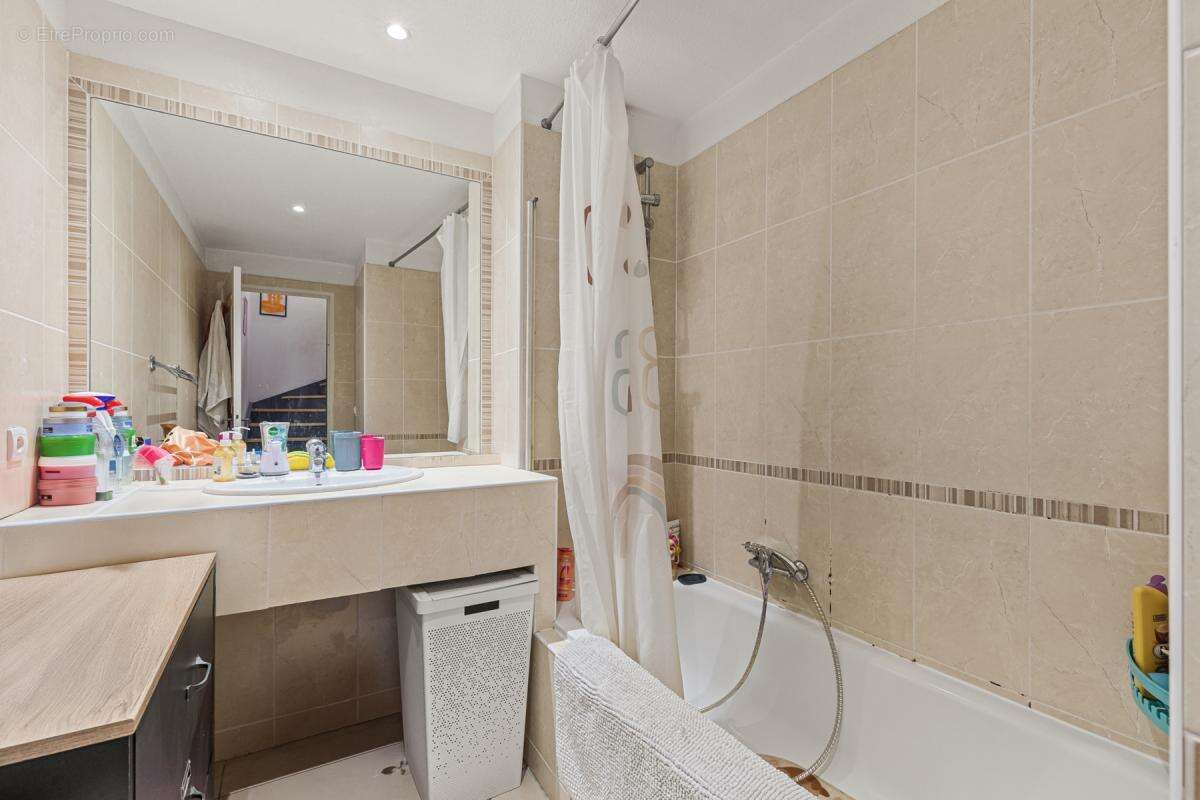 Maison à ROQUEBRUNE-SUR-ARGENS