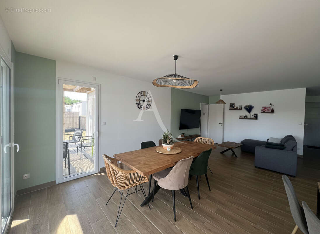 Maison Avrille 5 pièce(s) 96 m2 - photo 2