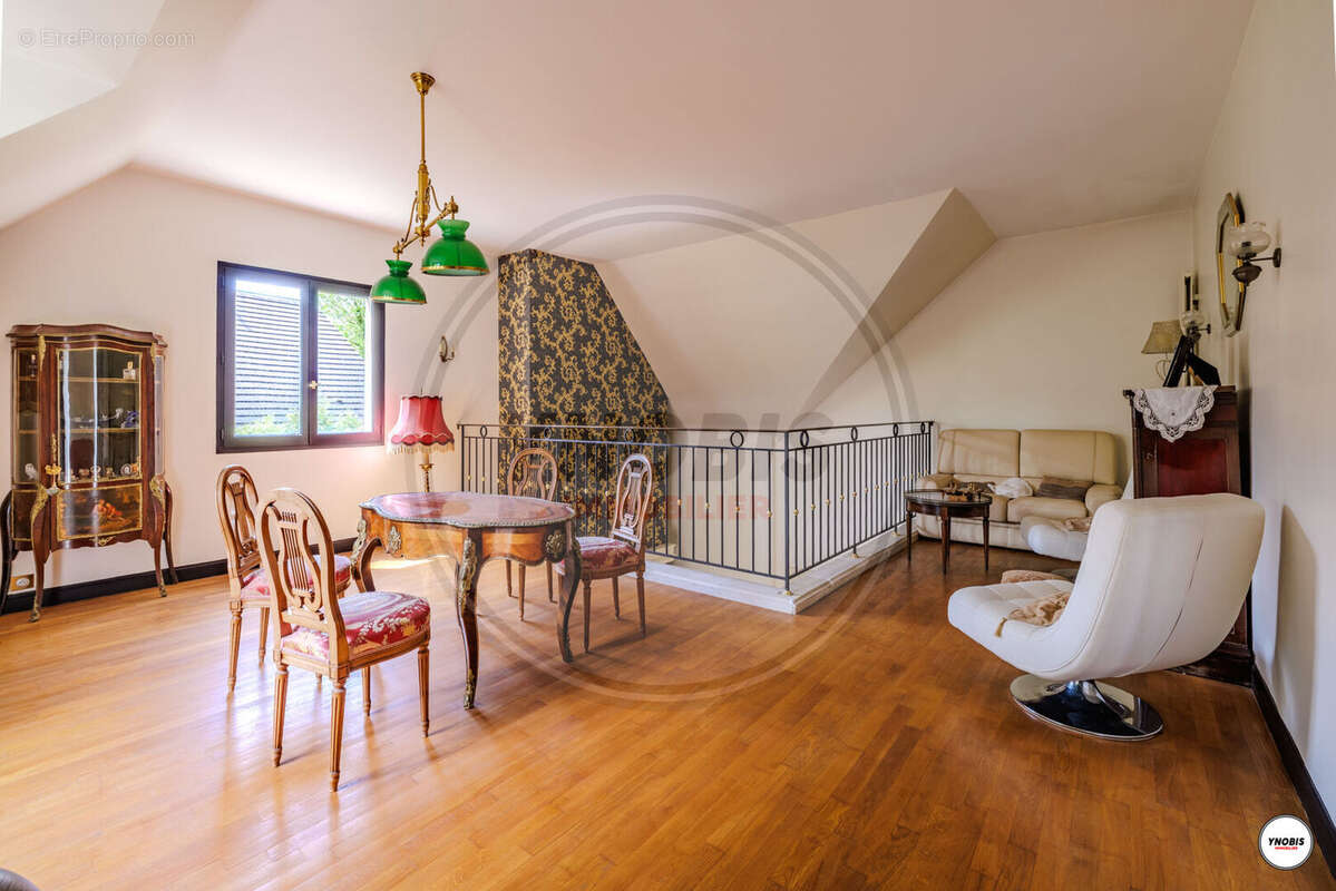 Maison à VERNEUIL-SUR-SEINE