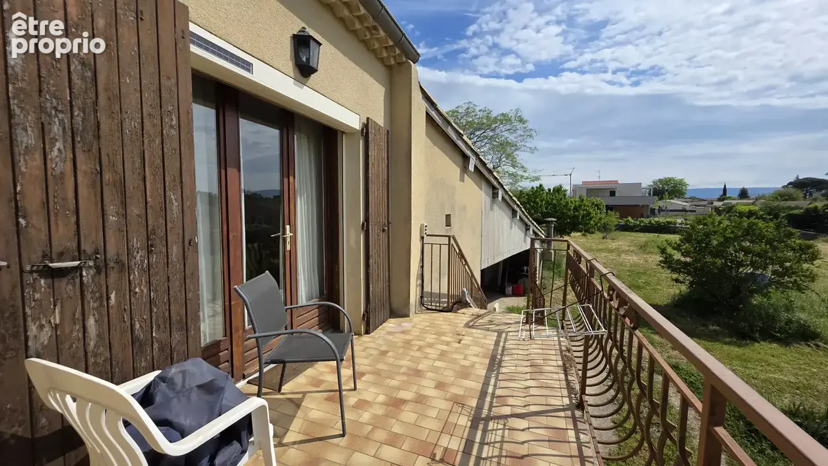Maison avec jardin, garage et dépendance. - photo 2