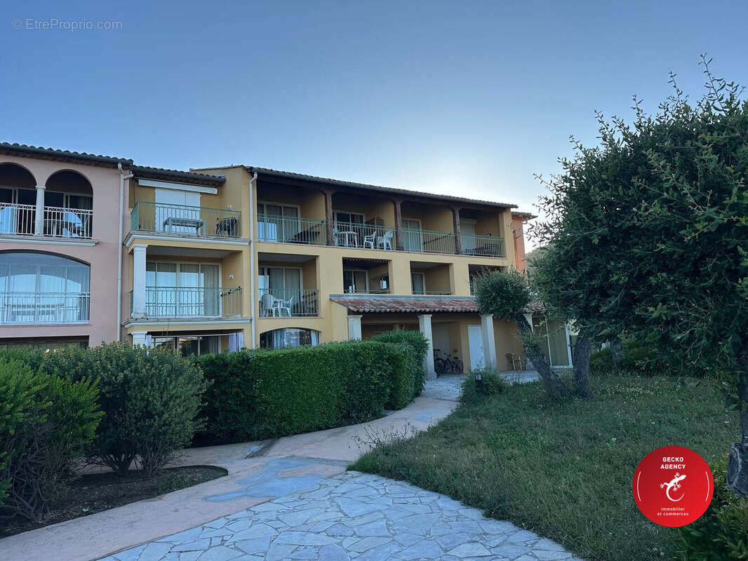 Appartement à ROQUEBRUNE-SUR-ARGENS