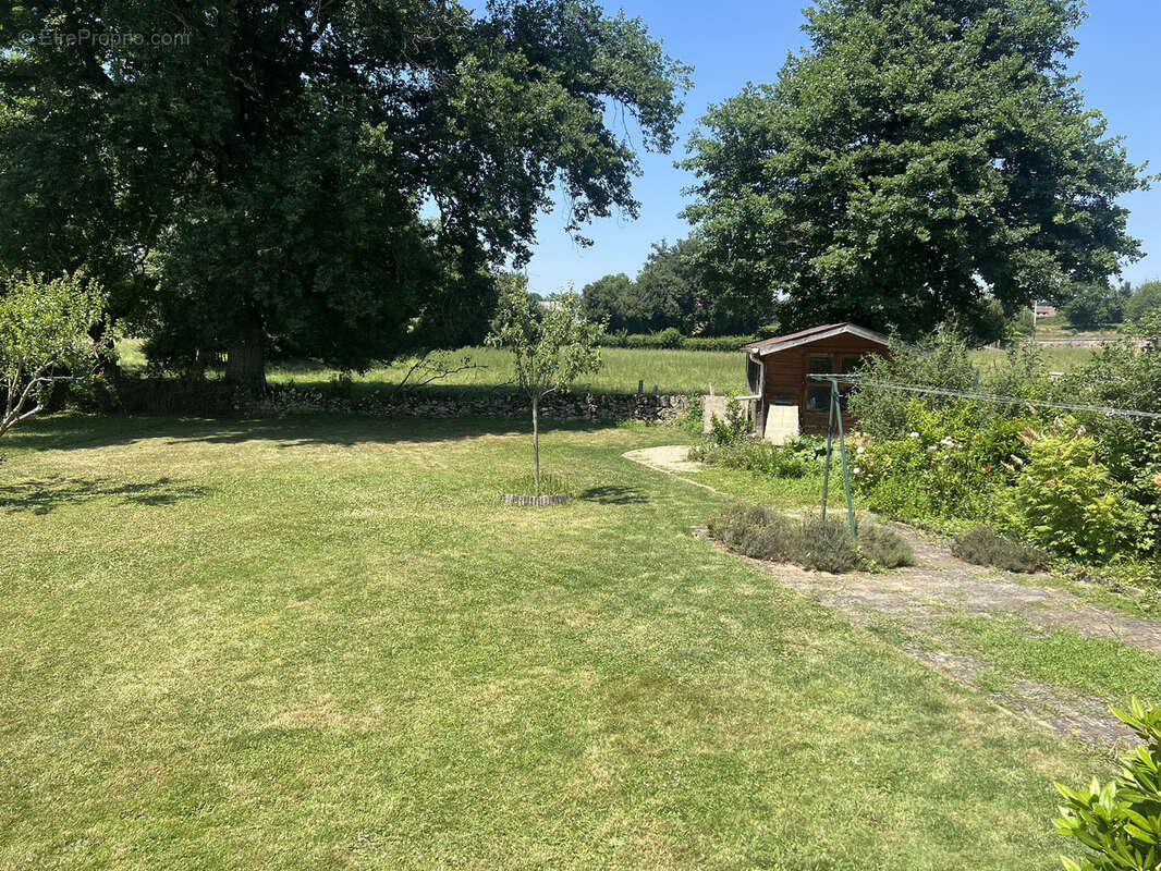 Maison à VENDENESSE-LES-CHAROLLES
