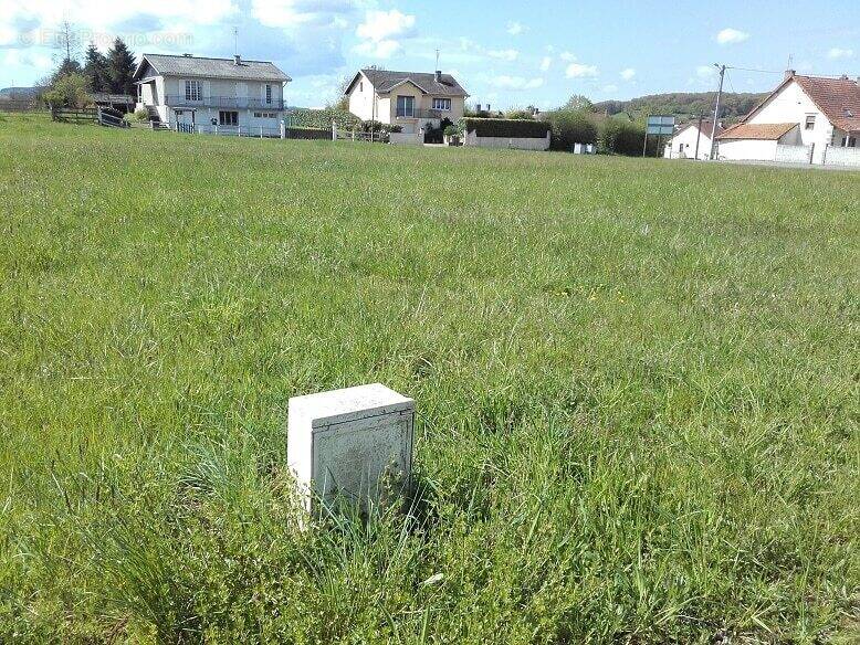 Terrain à TOULON-SUR-ARROUX
