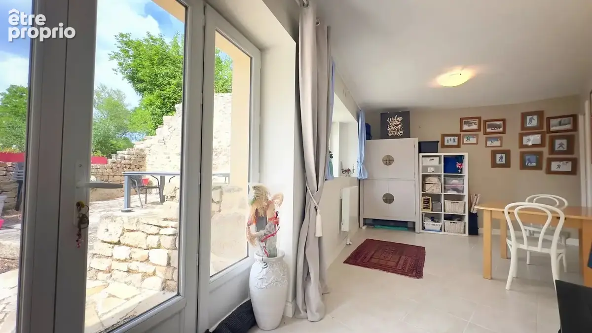 Spacieuse maison de village rénovée avec une grande grange et un généreux jardin intérieur - photo 10