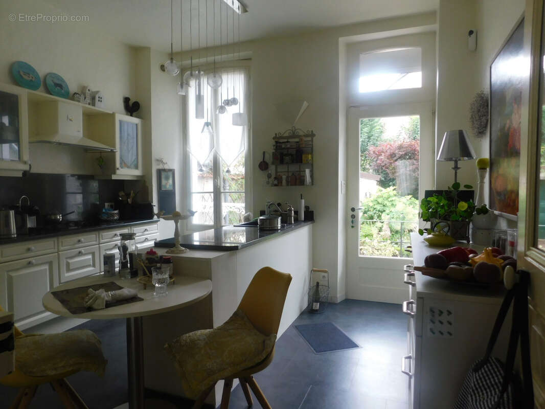 Maison à VILLENEUVE-SUR-YONNE