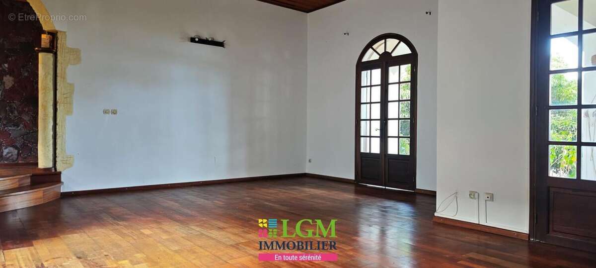 Villa de charme spacieuse sur grand terrain 1.200m2 à Trois-Mares, TAMPON - photo 2