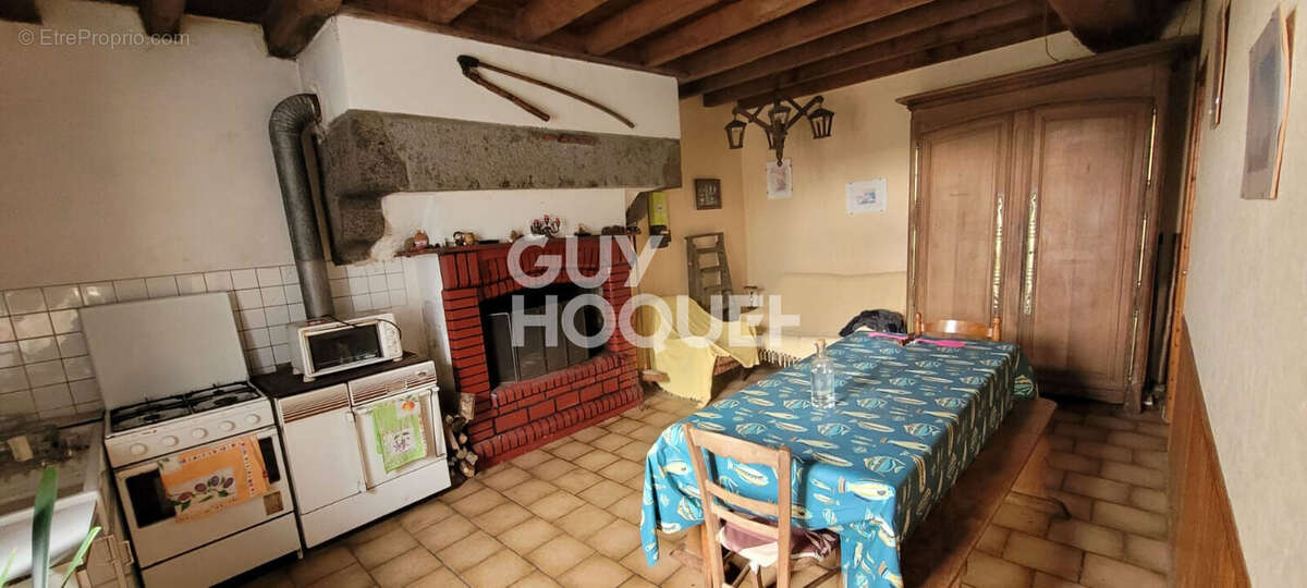Maison à LE PETIT-CELLAND