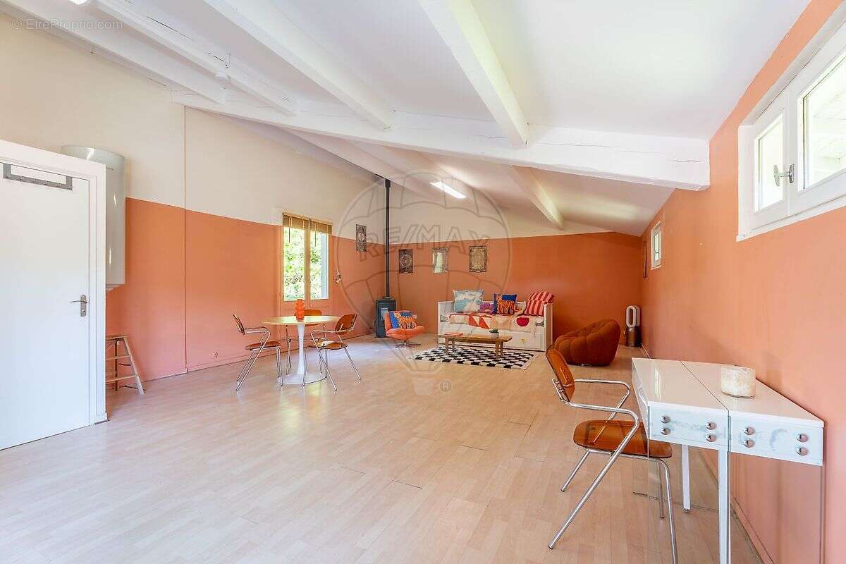 Maison à COLLONGES-AU-MONT-D'OR