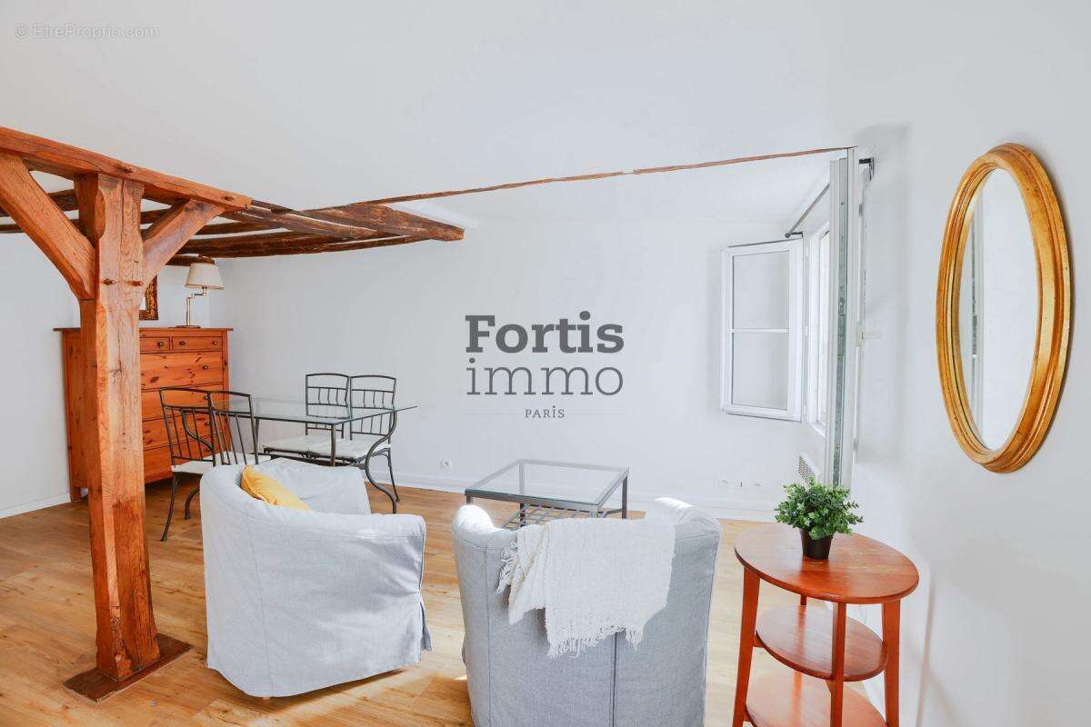 Appartement à PARIS-3E
