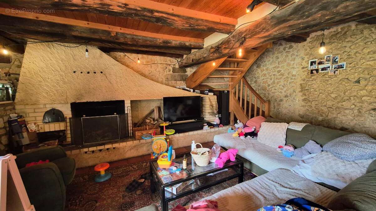 Maison à SAINT-AMAND-DE-VERGT