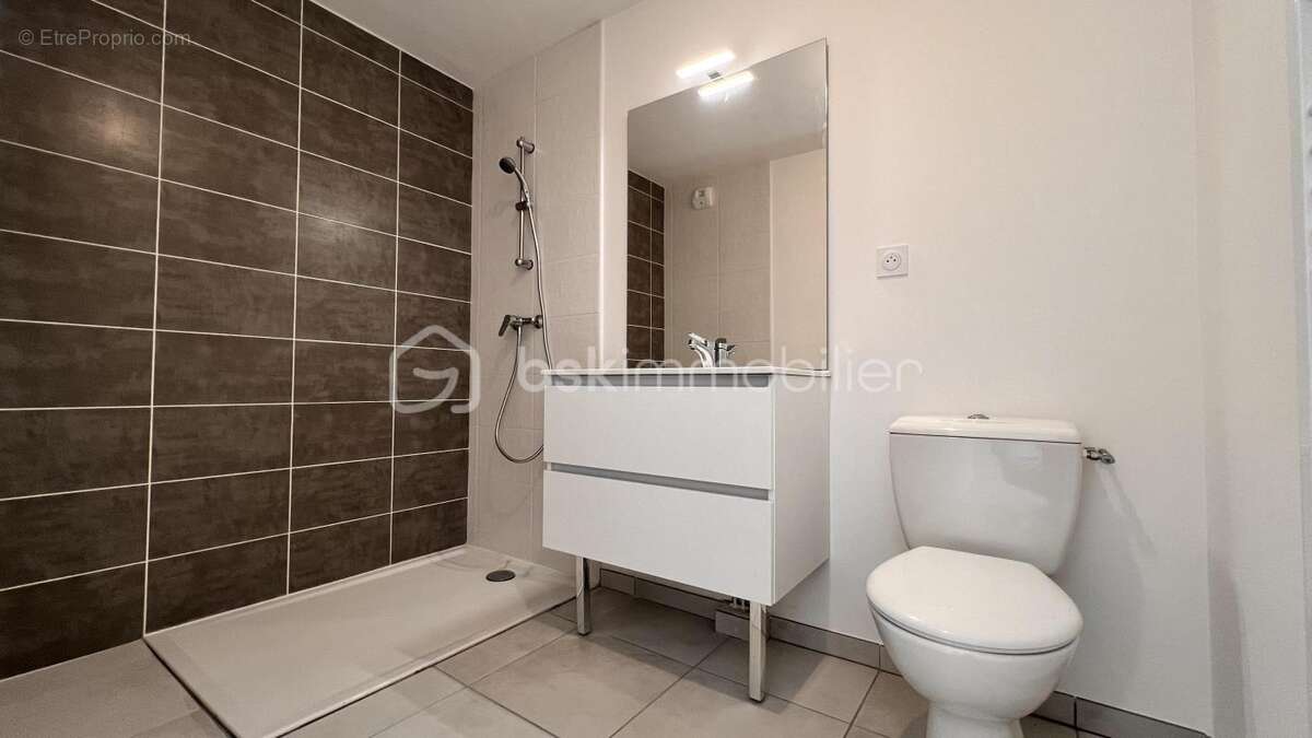 Appartement à NEYRON