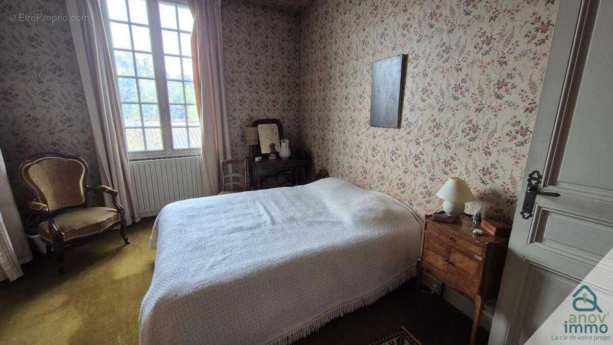 Maison à VILLEBOIS-LAVALETTE