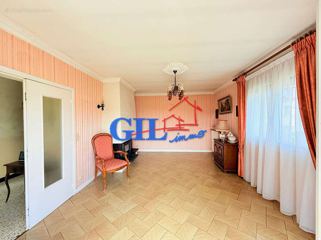 Maison à SAVIGNY-LE-TEMPLE