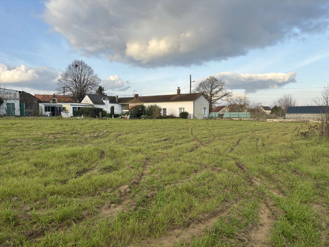 Terrain à LENCLOITRE