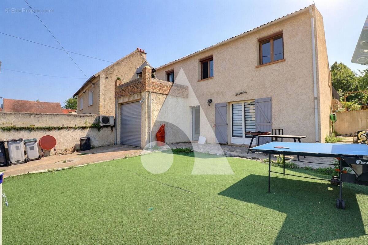 Maison à MERY-SUR-OISE