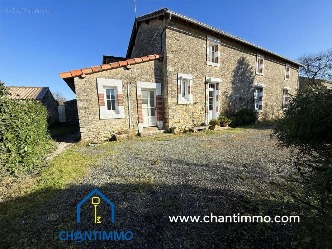 Maison à LA CAILLERE-SAINT-HILAIRE