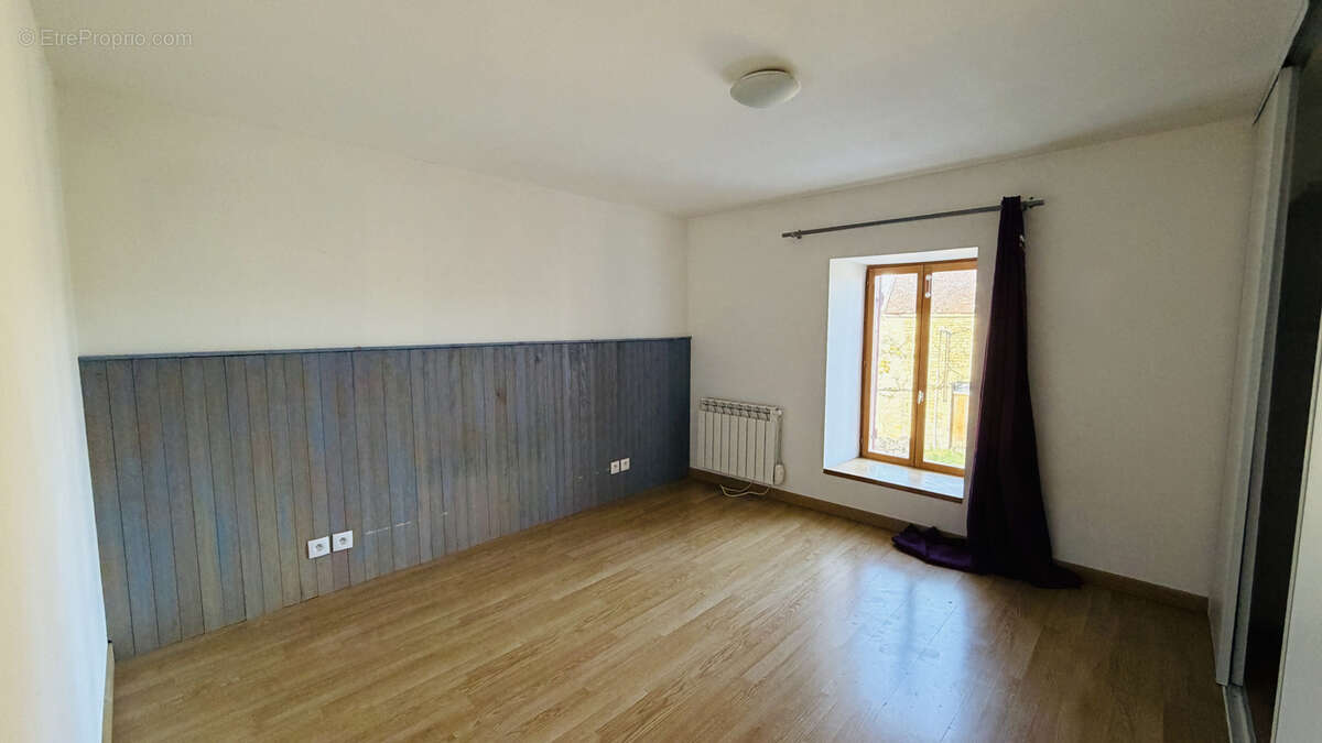 Maison 125m2 - trois chambre + mezzanine - jardin et dépendance - photo 9